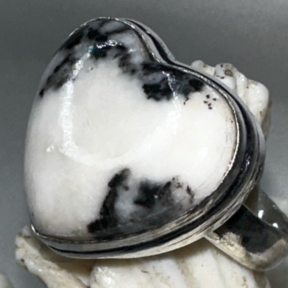 White Buffalo Turquoise heart vintage ring - Picture 1 of 11